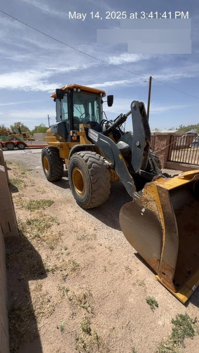 2019 John Deere 524L Cab/Heat/AIR, 3rd Function Hydraulics, Hydraulic JRB QC 2.75 Yd. Bucket, 60" Carriage/72" Forks
