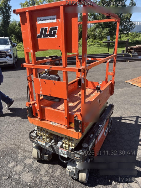2022 JLG ES1330L