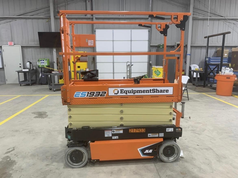 2022 JLG ES1932