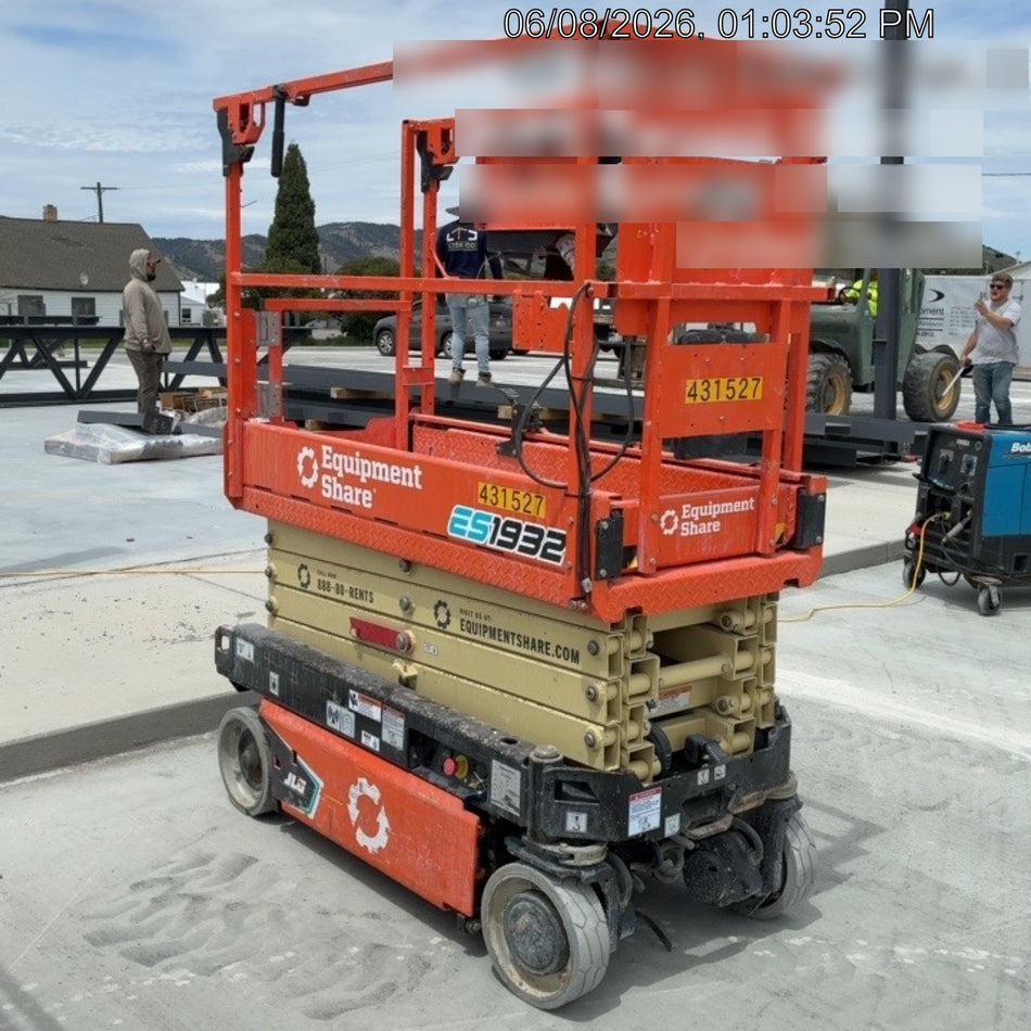2024 JLG ES1932