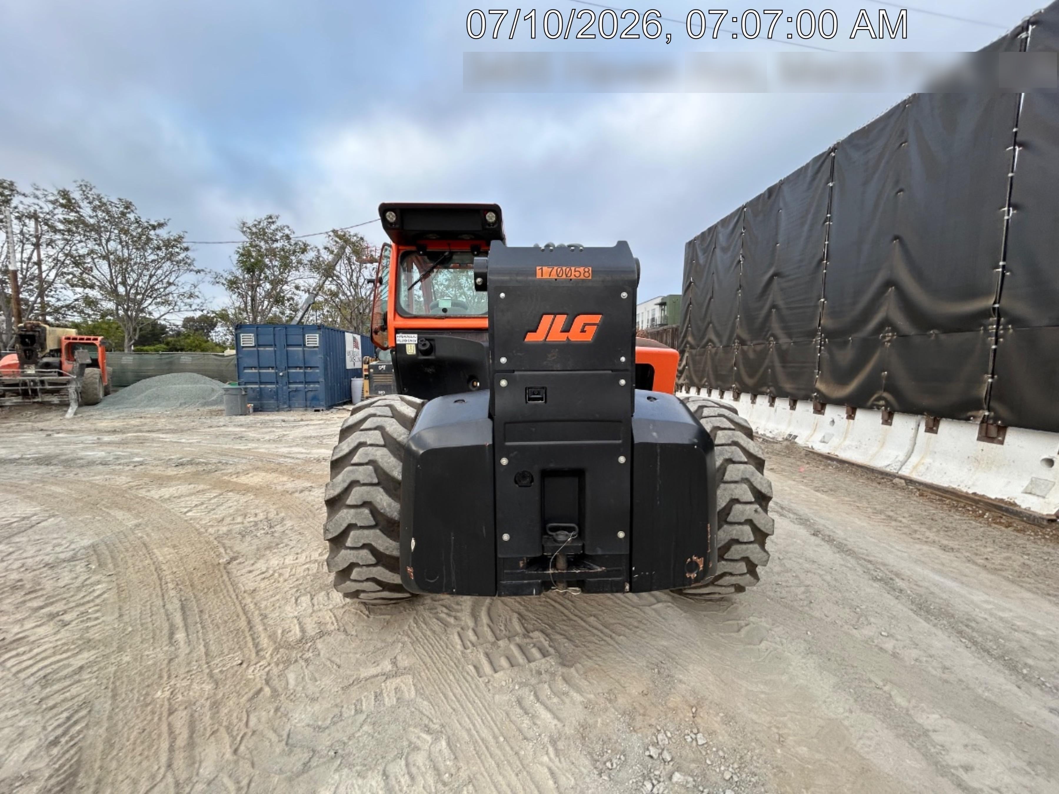 2021 JLG 1732