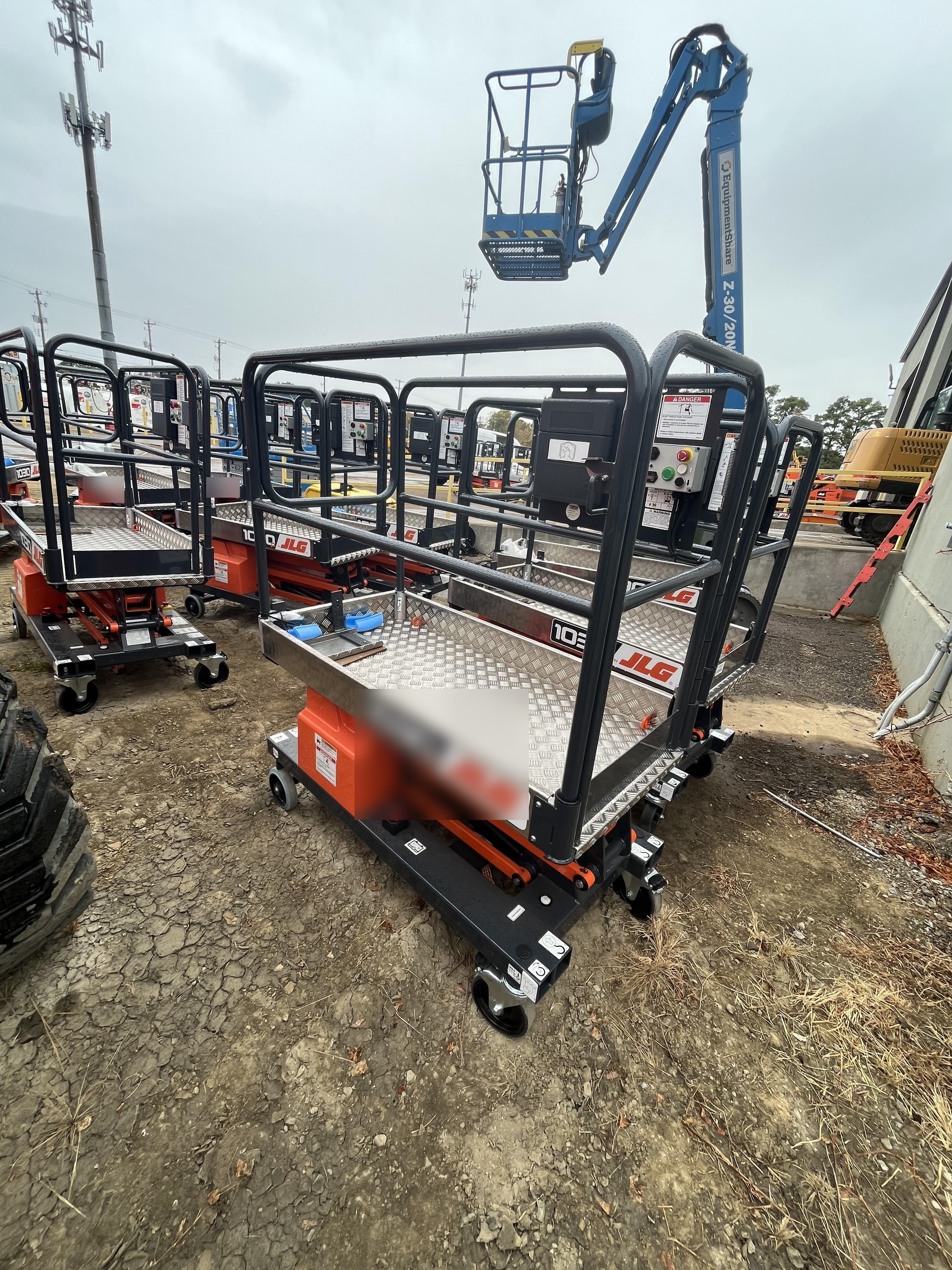 2023 JLG 1030P