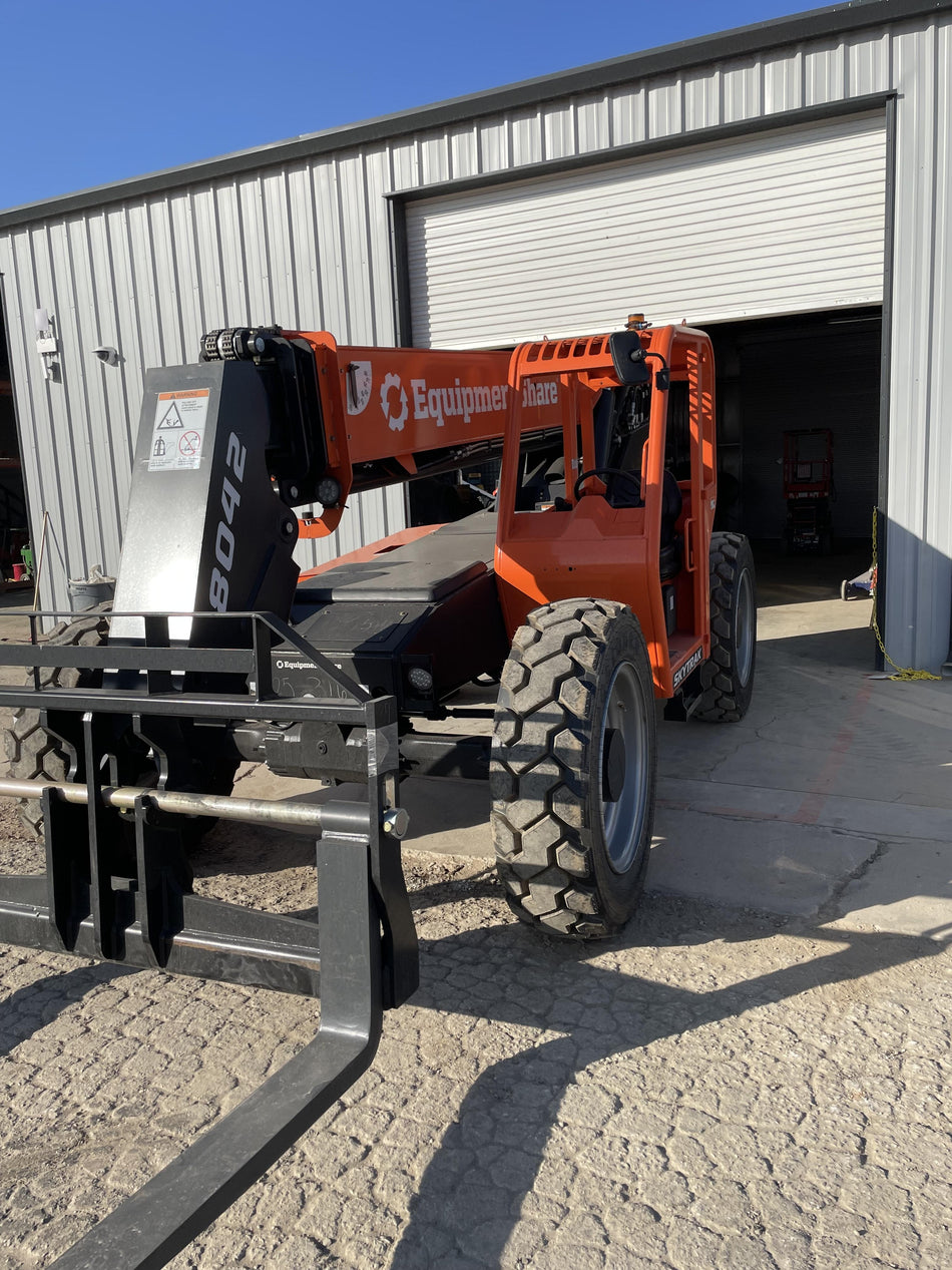 2023 SKYTRAK 8042