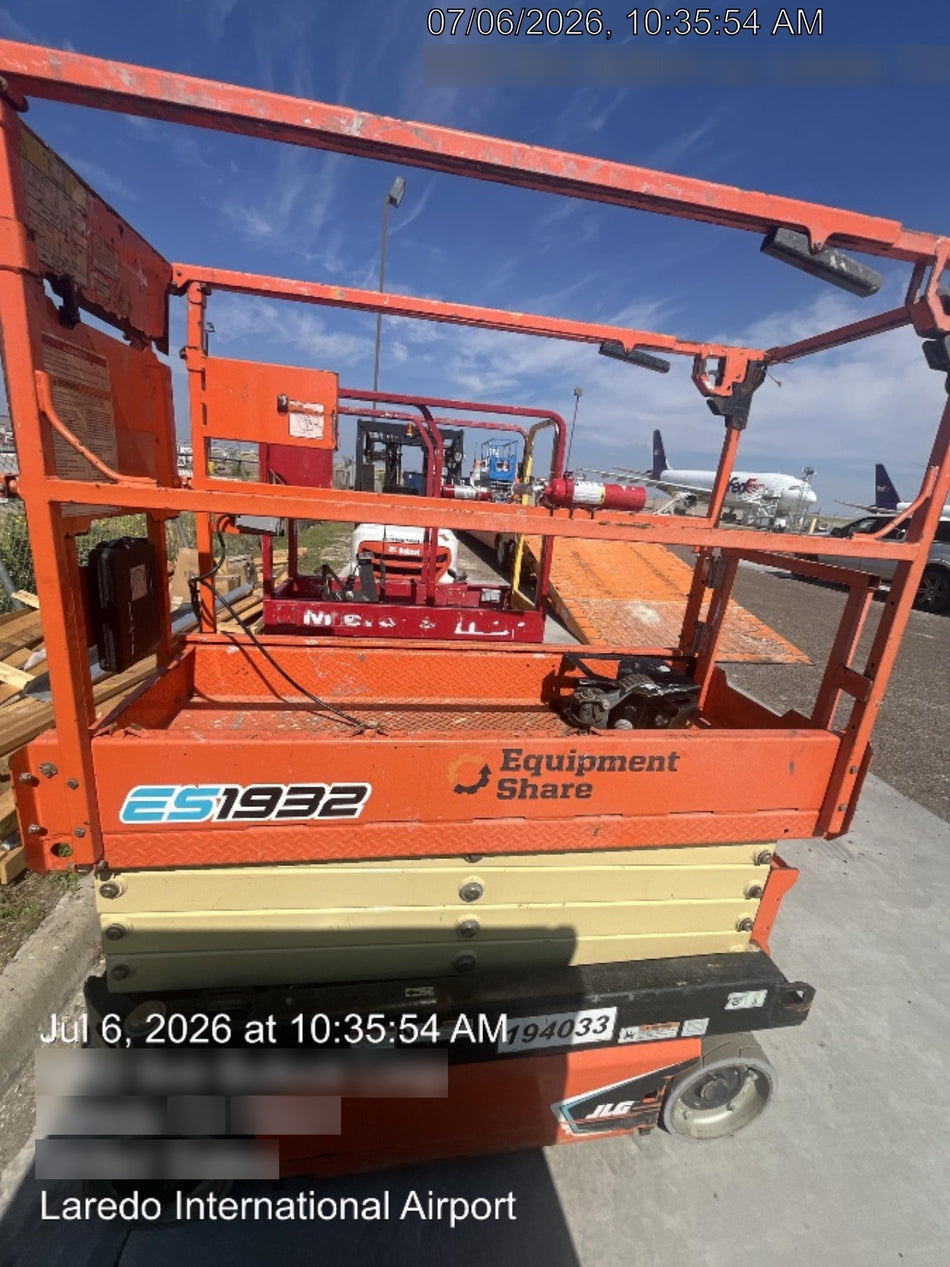 2021 JLG ES1932