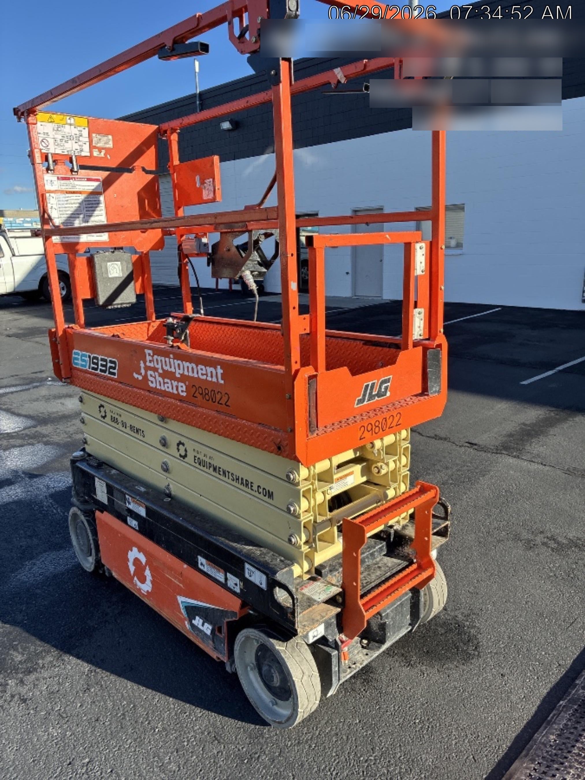 2023 JLG ES1932