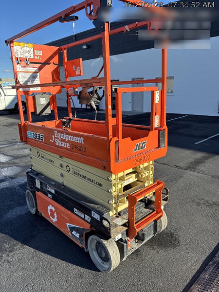 2023 JLG ES1932