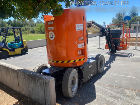 2025 JLG E300AJP