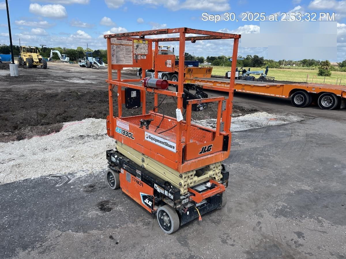 2021 JLG ES1330L