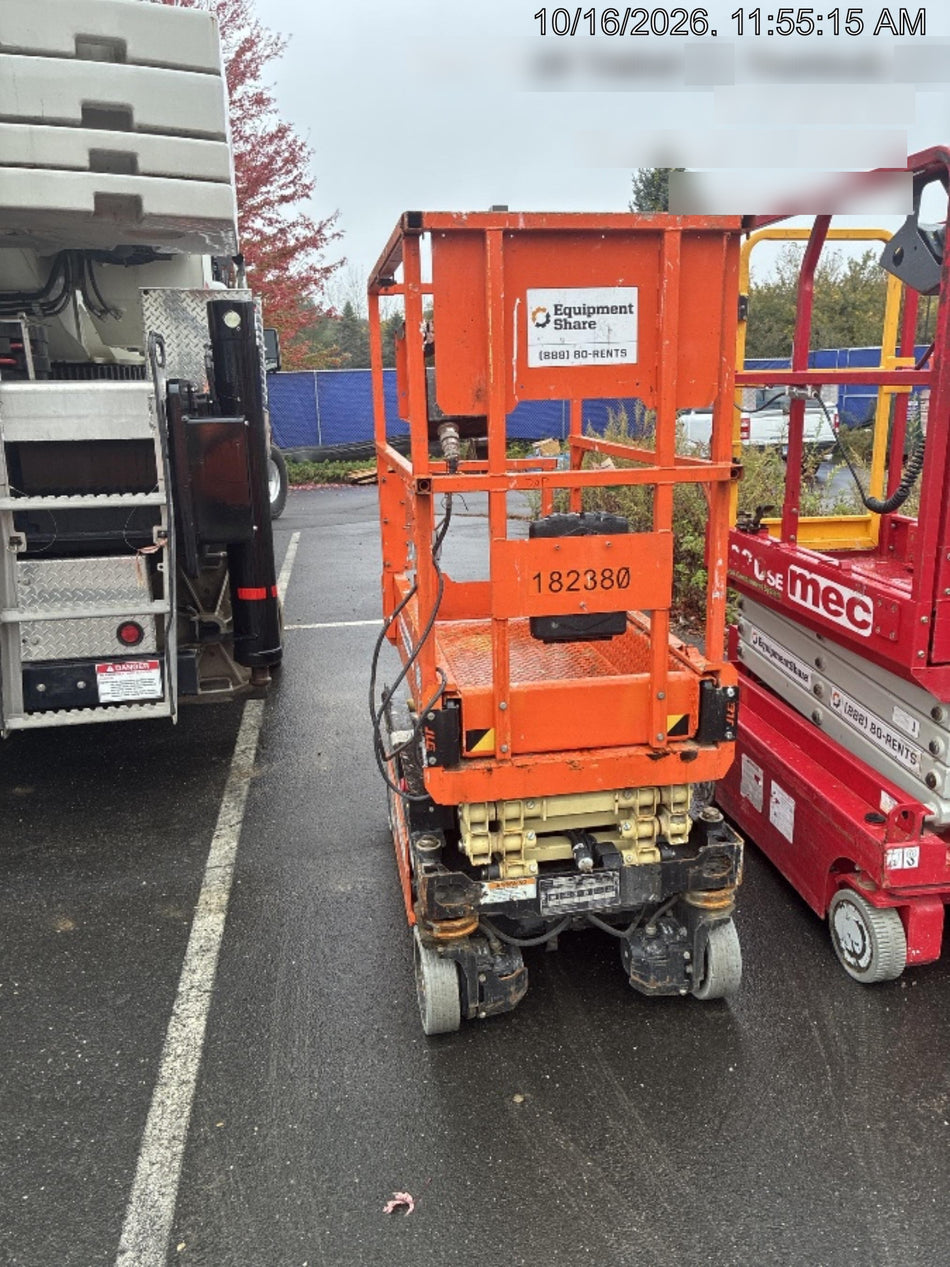2021 JLG ES1330L