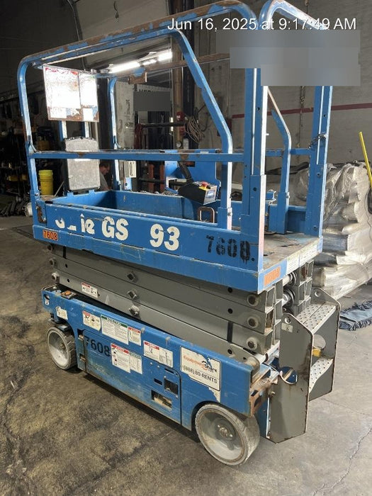 2018 Genie GS-1930 Genie GS-1930 Lift w/Fixed Rail and Chain Entry
