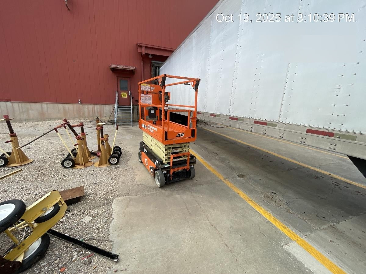 2022 JLG ES1932