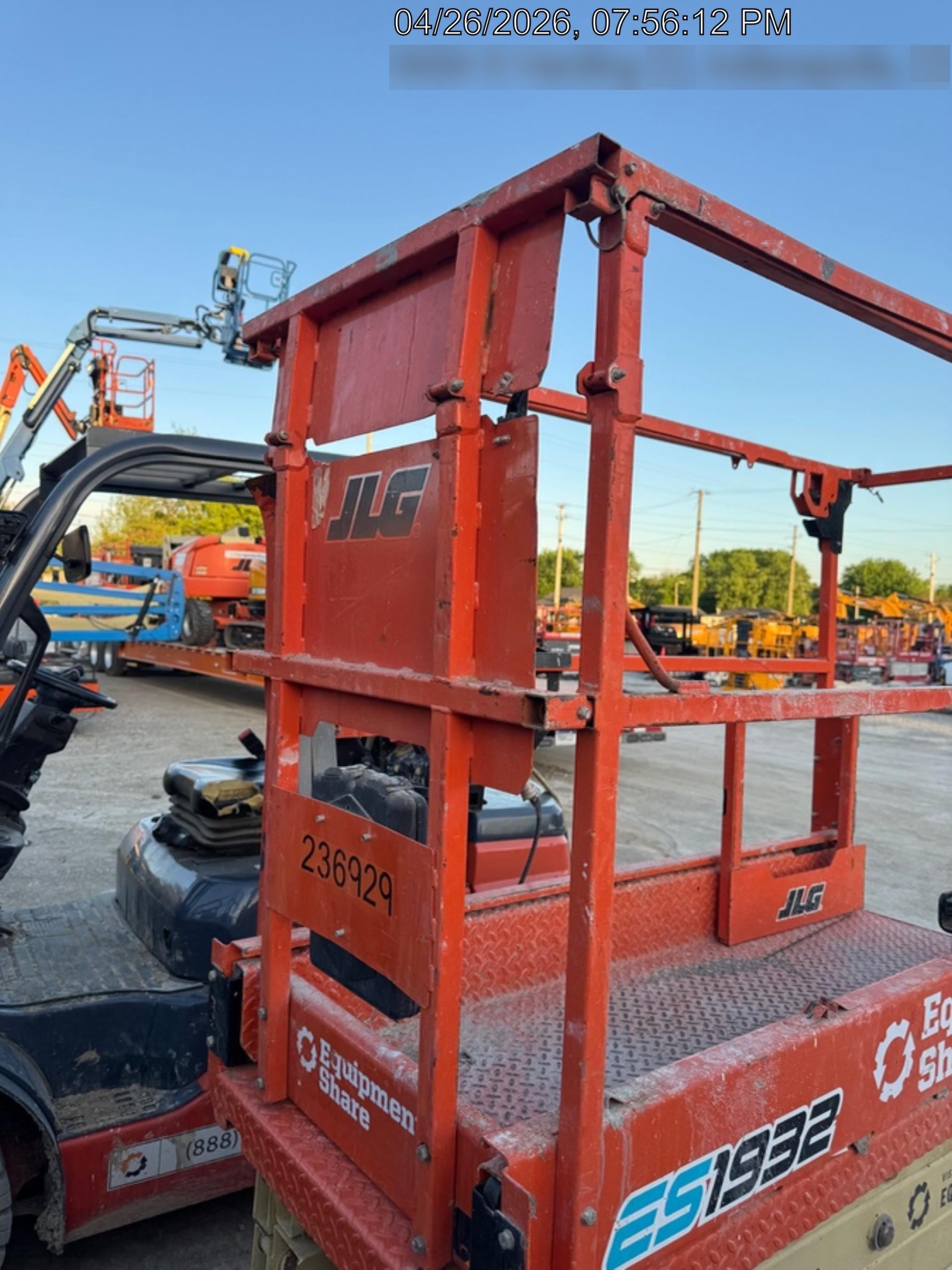 2022 JLG ES1932