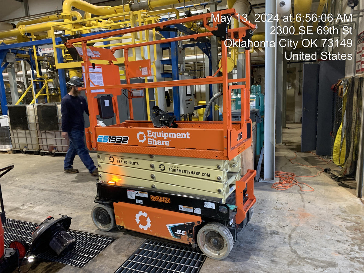 2022 JLG ES1932