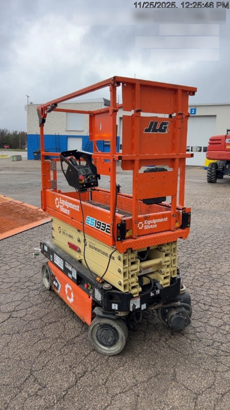 2023 JLG ES1932