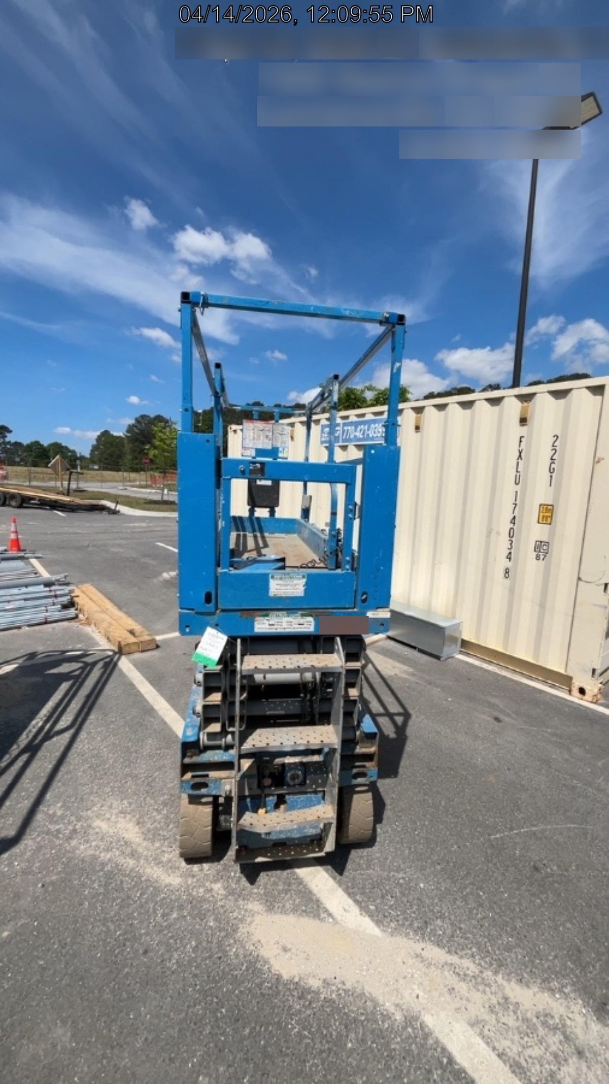 2019 Genie GS-2632 Folding rails with half height swing gate