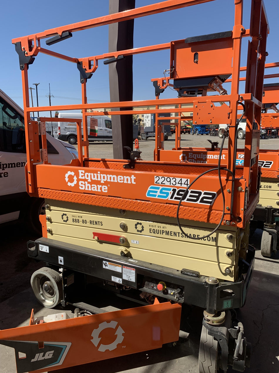 2022 JLG ES1932
