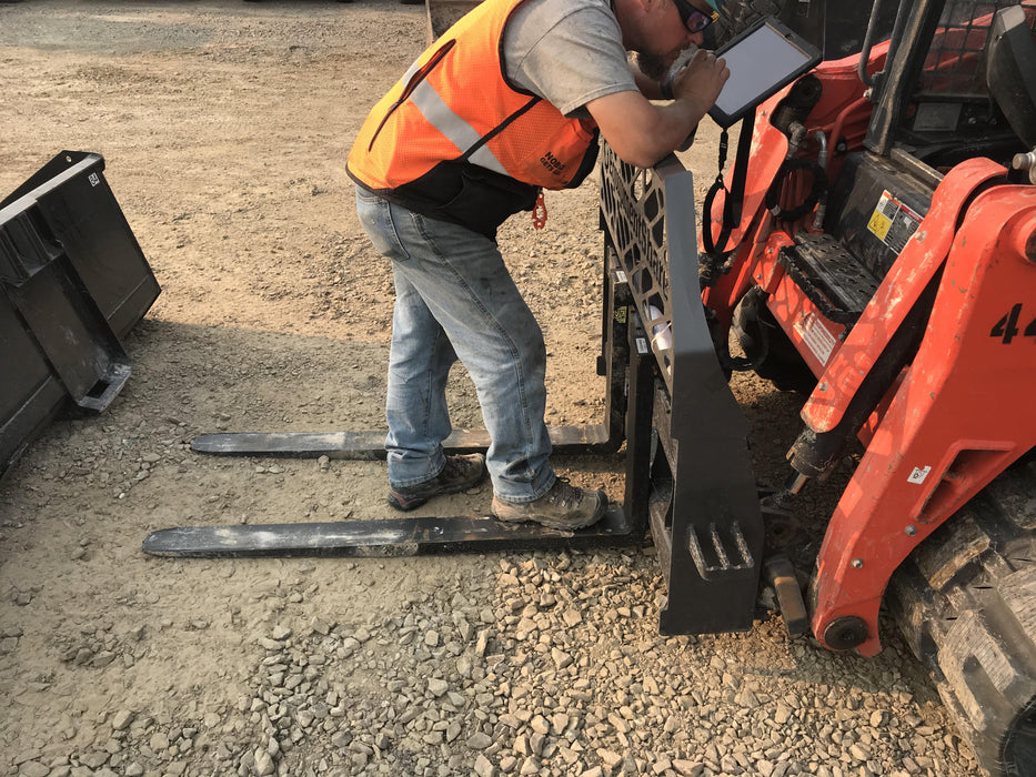 2020 EMKAY 48" Pallet Forks - Emkay