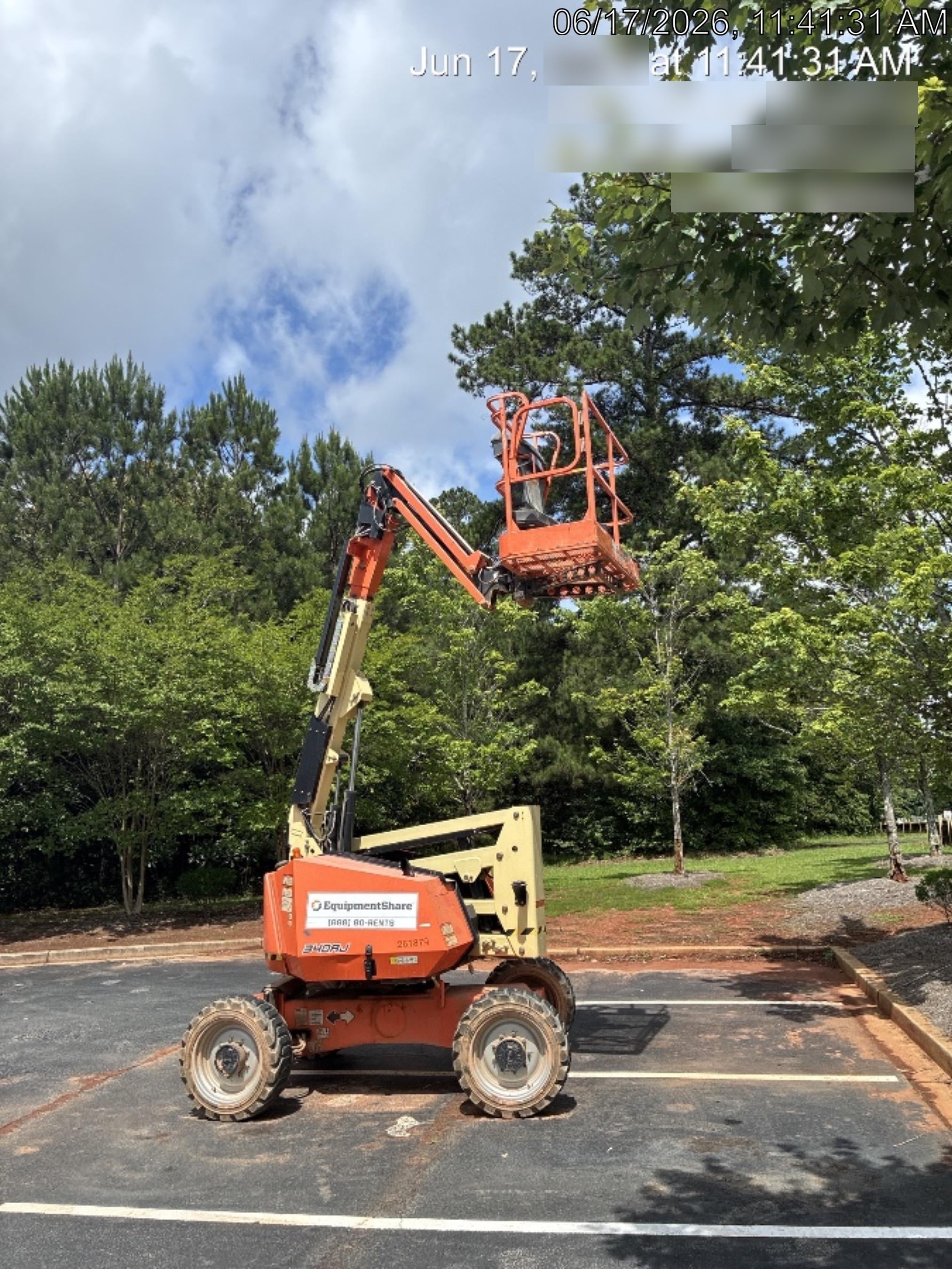 2022 JLG 340AJ