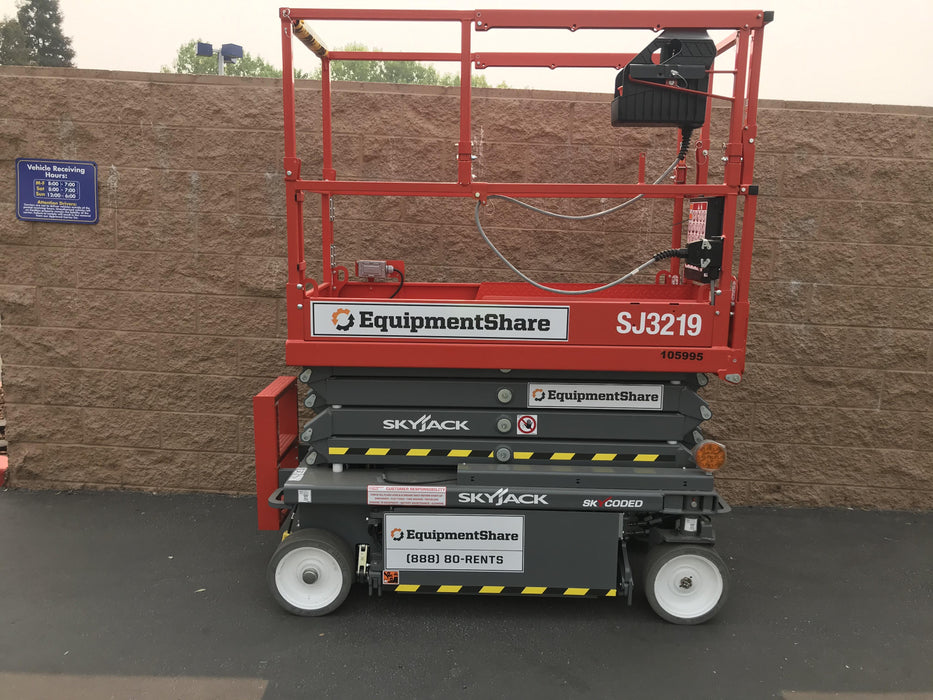 2020 Skyjack SJIII-3219 Solid NM Tires, Half height spring hinged entry gate, Dual Beacons, 800W Inverter