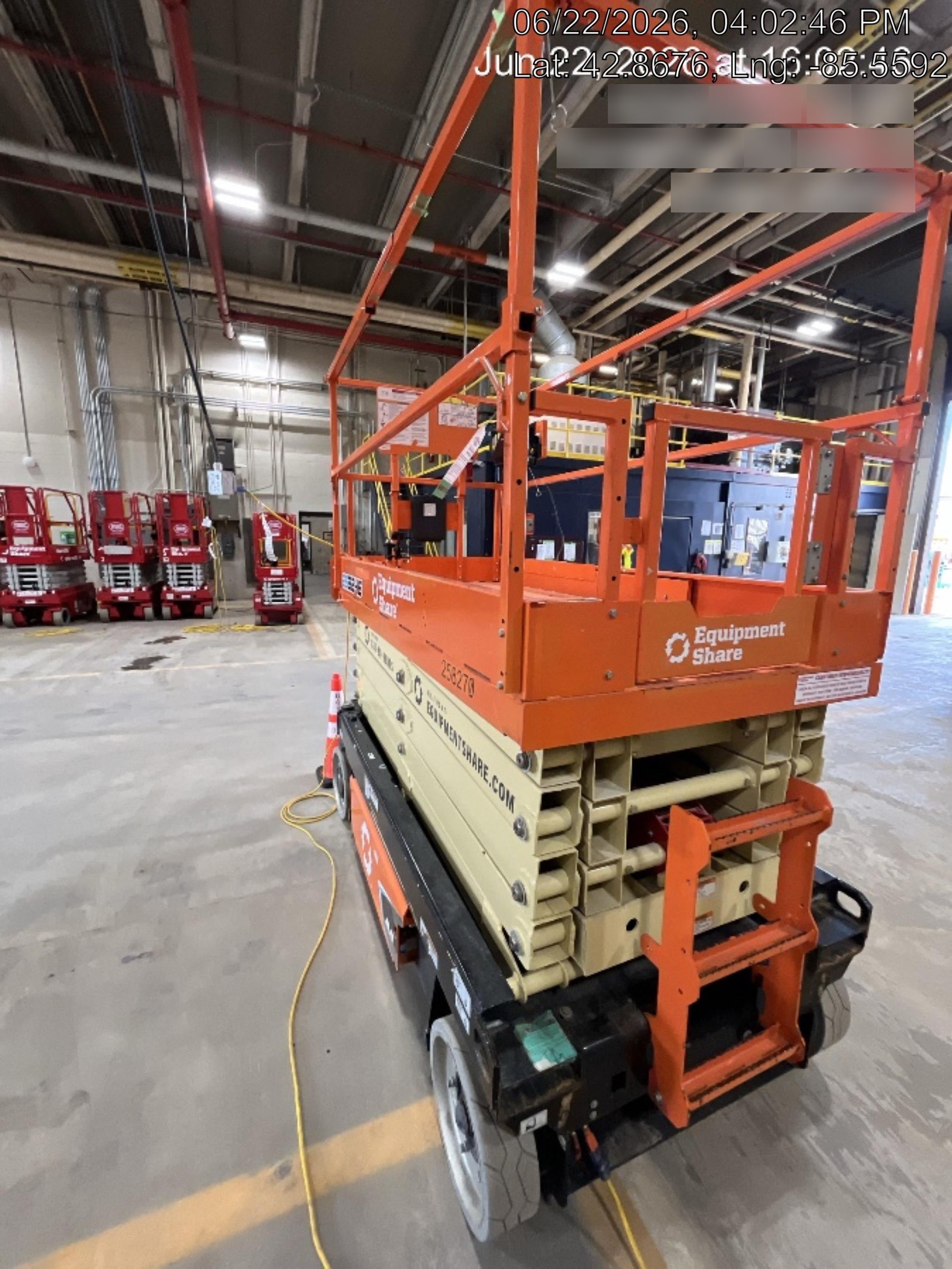 2022 JLG ES3246