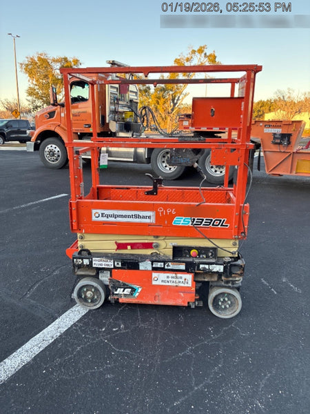 2021 JLG ES1330L