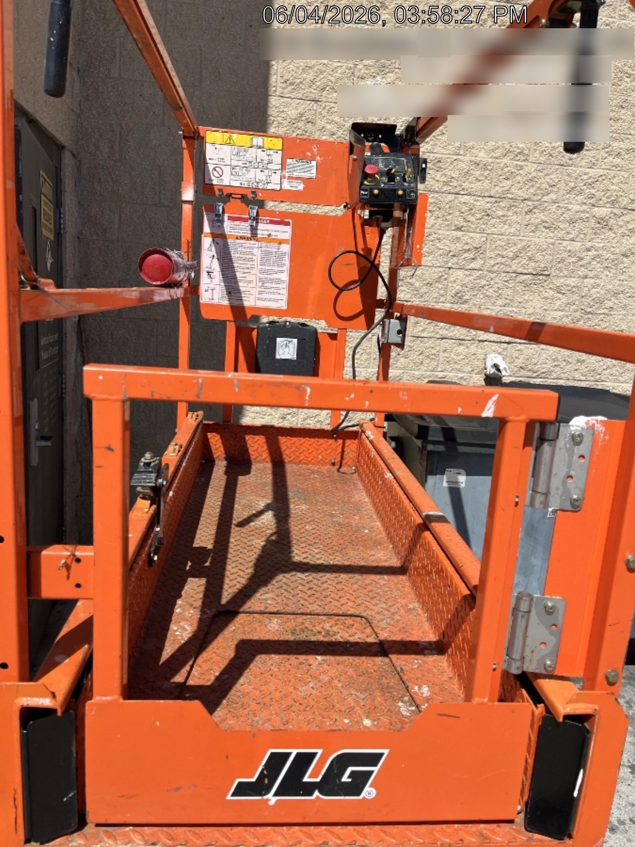 2024 JLG ES1932