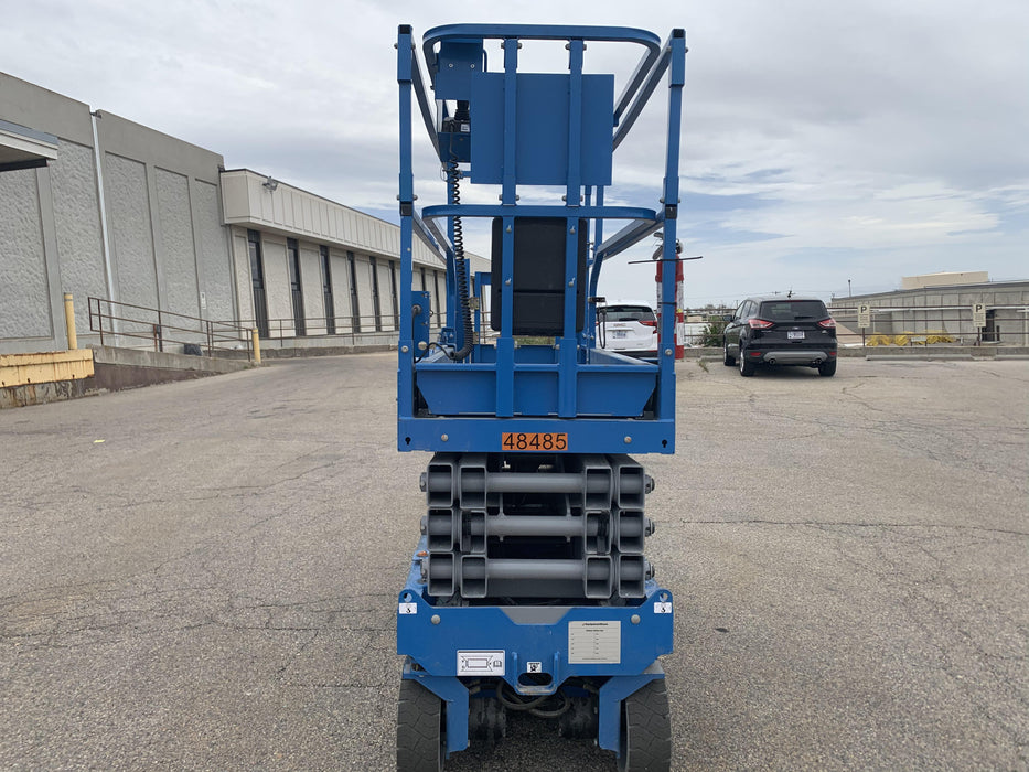 2019 Genie GS-2632 Folding rails with half height swing gate