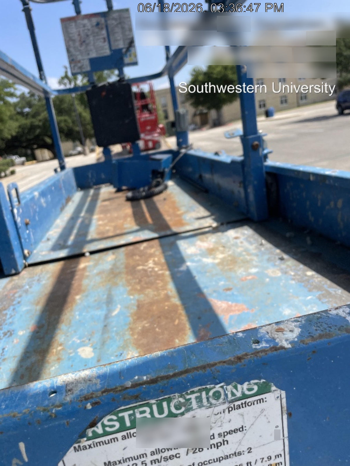 2019 Genie GS-2632 Folding rails with half height swing gate