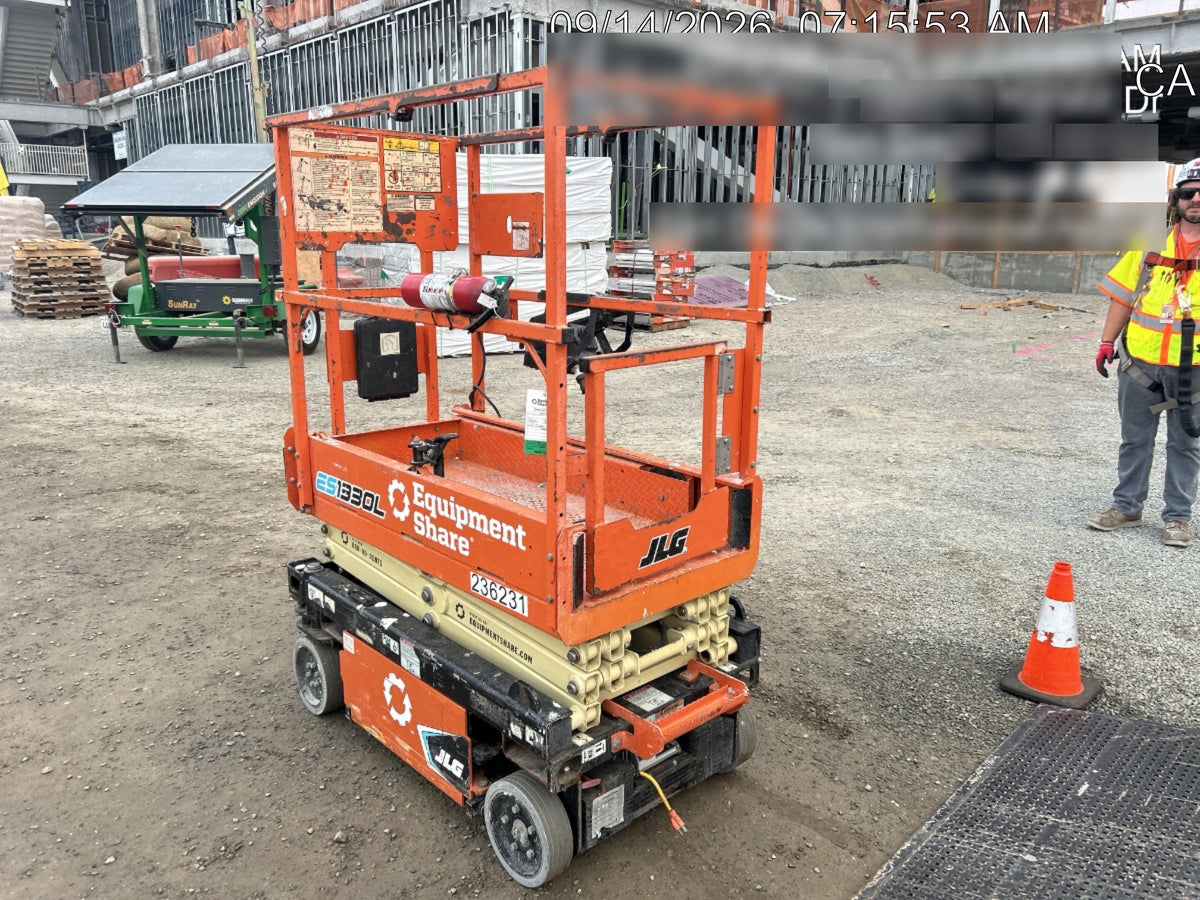 2022 JLG ES1330L