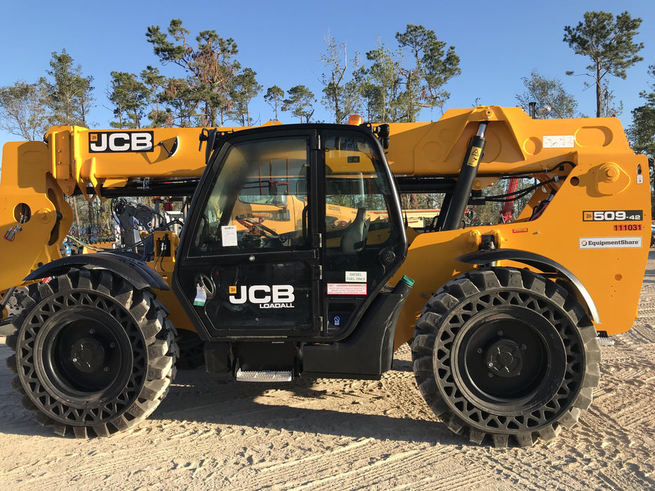 2020 JCB 509-42 Cab/Heat/Air, Solid Tires, Work Lights, Beacon, Aux Hydraulics, Back up Alarm, Lifting Eye, ES Decals