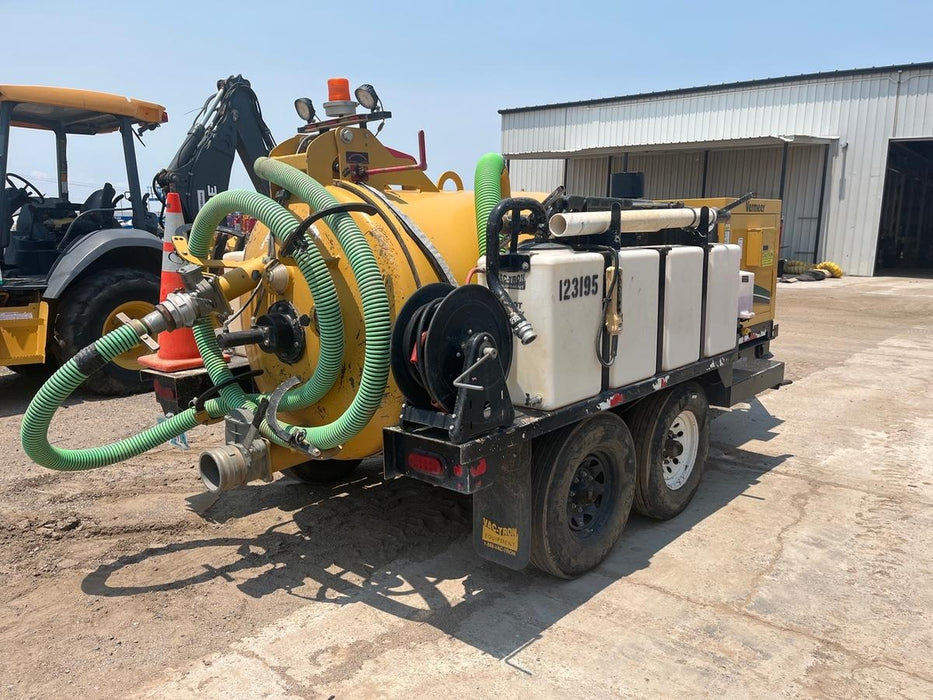 2021 Vac-Tron LP573XDT 500 Gallon Debris Tank w/ Hydraulic Tilt, two (2) 100 Gallon Water Tanks, Low Profile Torsion Axles (12,000 GVWR)