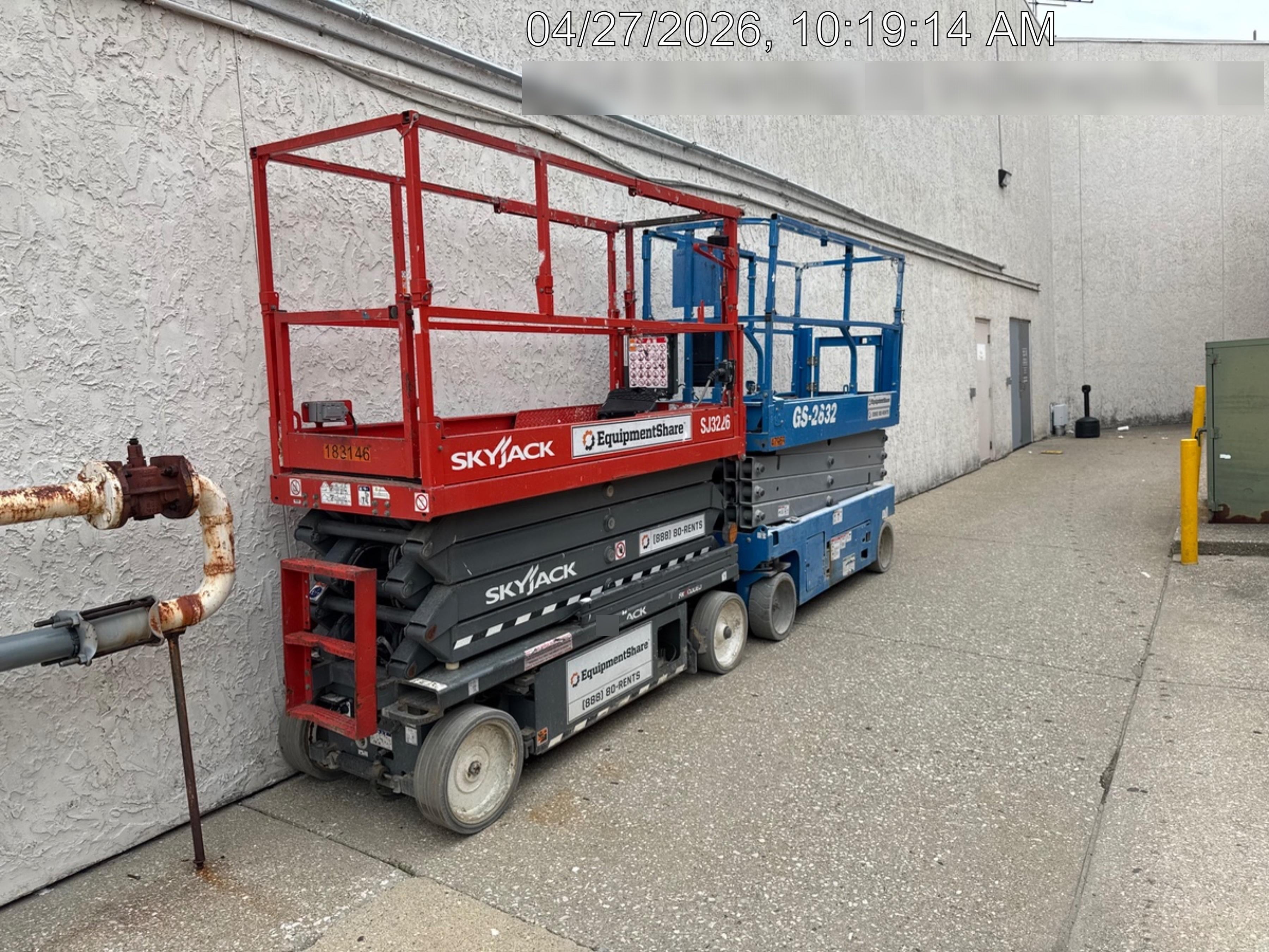 2019 Genie GS-2632 Folding rails with half height swing gate
