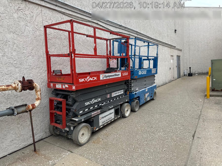 2019 Genie GS-2632 Folding rails with half height swing gate