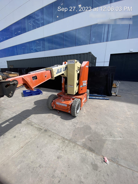 2022 JLG E300AJP