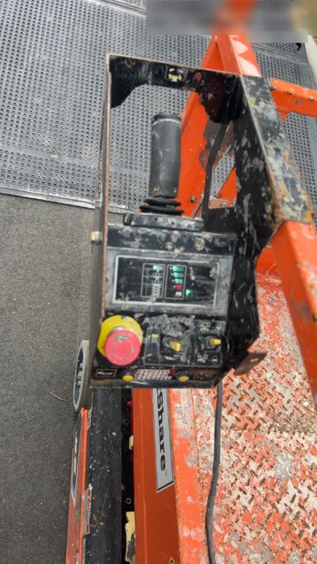 2021 JLG ES1330L