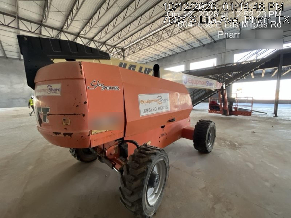 2017 JLG 660SJ