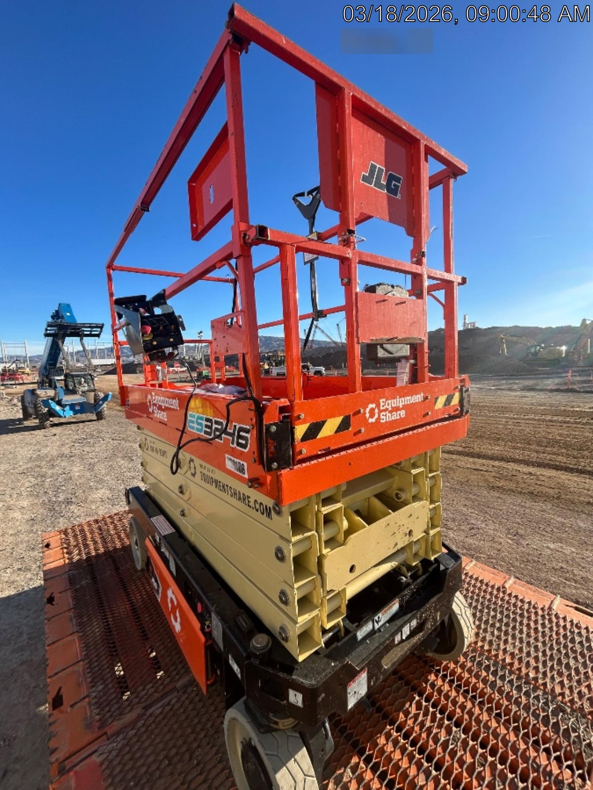 2022 JLG ES3246