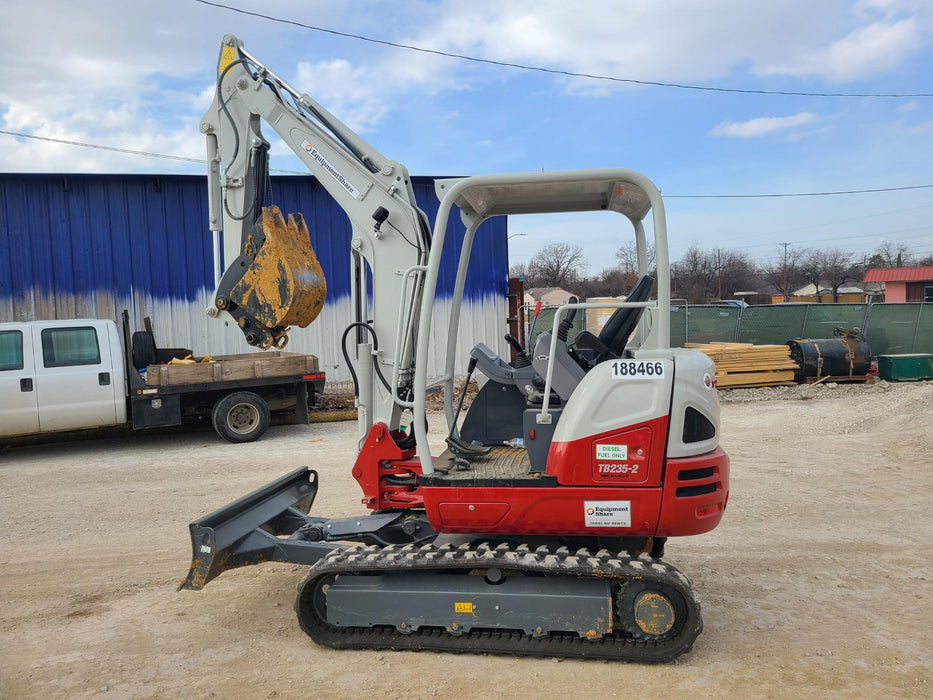 2021 TAKEUCHI TB235-2R