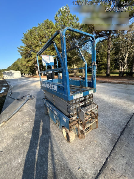 2017 Genie GS-1930 Genie GS-1930 Lift w/Fixed Rail and Chain Entry