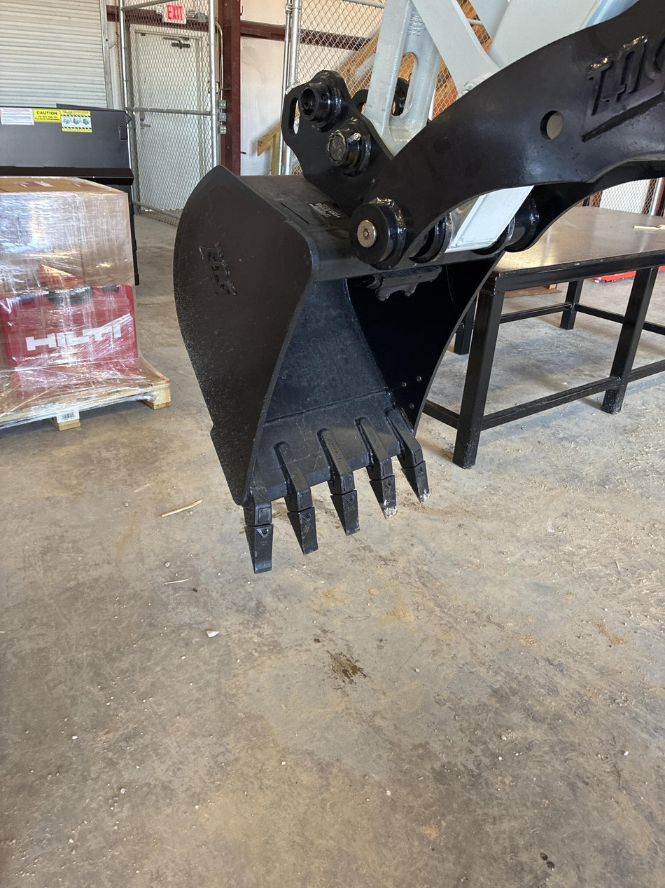 2025 TAKEUCHI 24" Bucket Takeuchi