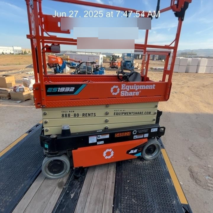 2025 JLG ES1932