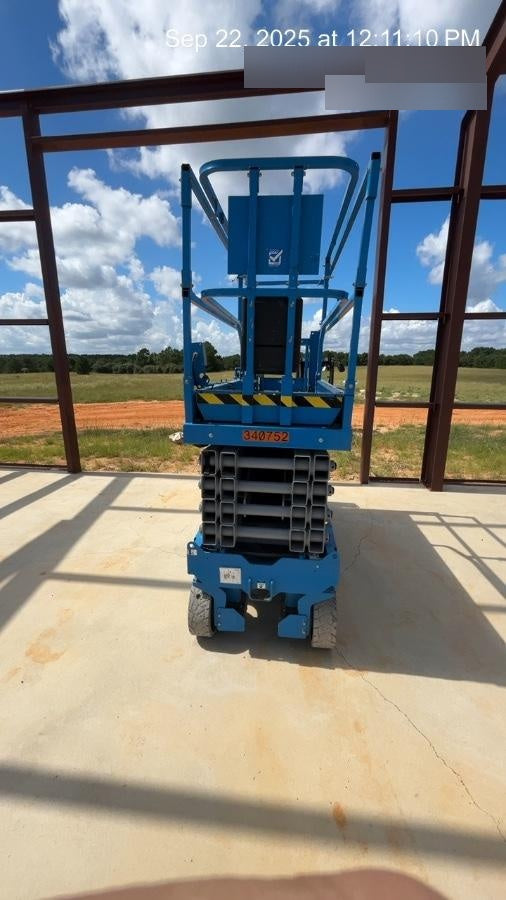 2023 GENIE GS-3232