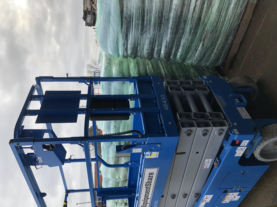 2019 Genie GS-2632 Folding rails with half height swing gate