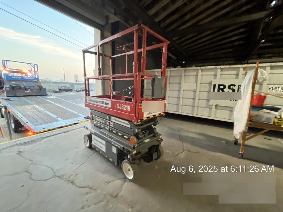 2020 Skyjack SJIII-3219 Solid NM Tires, Half height spring hinged entry gate, Dual Beacons, 800W Inverter