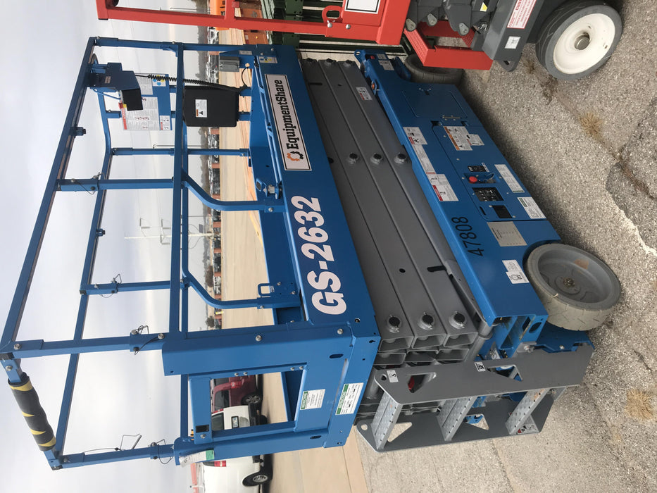 2019 Genie GS-2632 Folding rails with half height swing gate