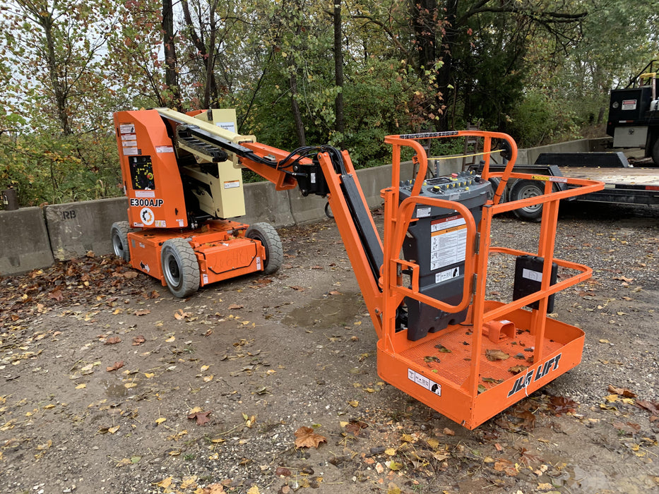 2019 JLG E300AJP