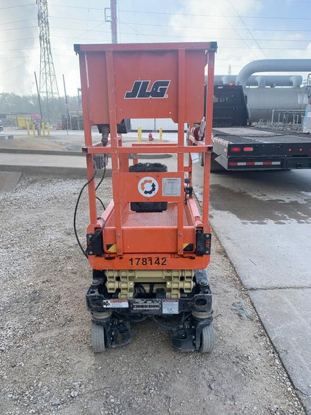 2021 JLG ES1330L