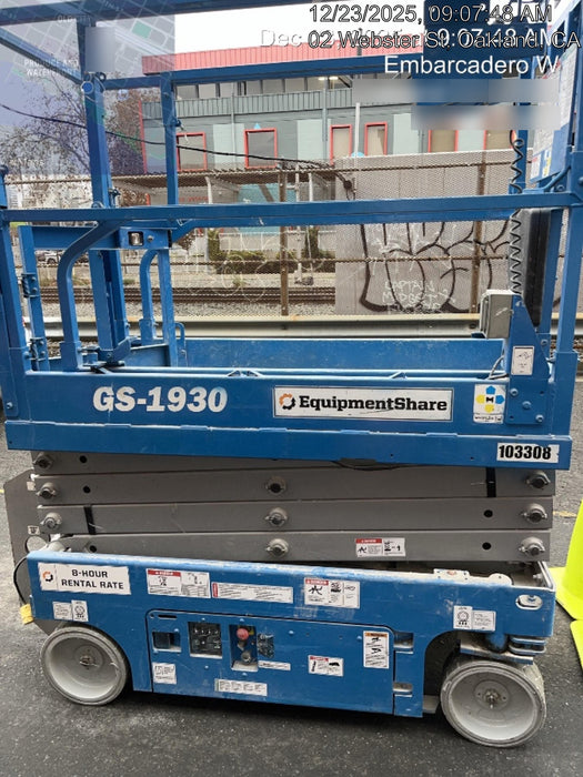 2020 Genie GS-1930 Solid Non Marking Tires, Beacon, Folding rails with half height swing gate, 800W Inverter