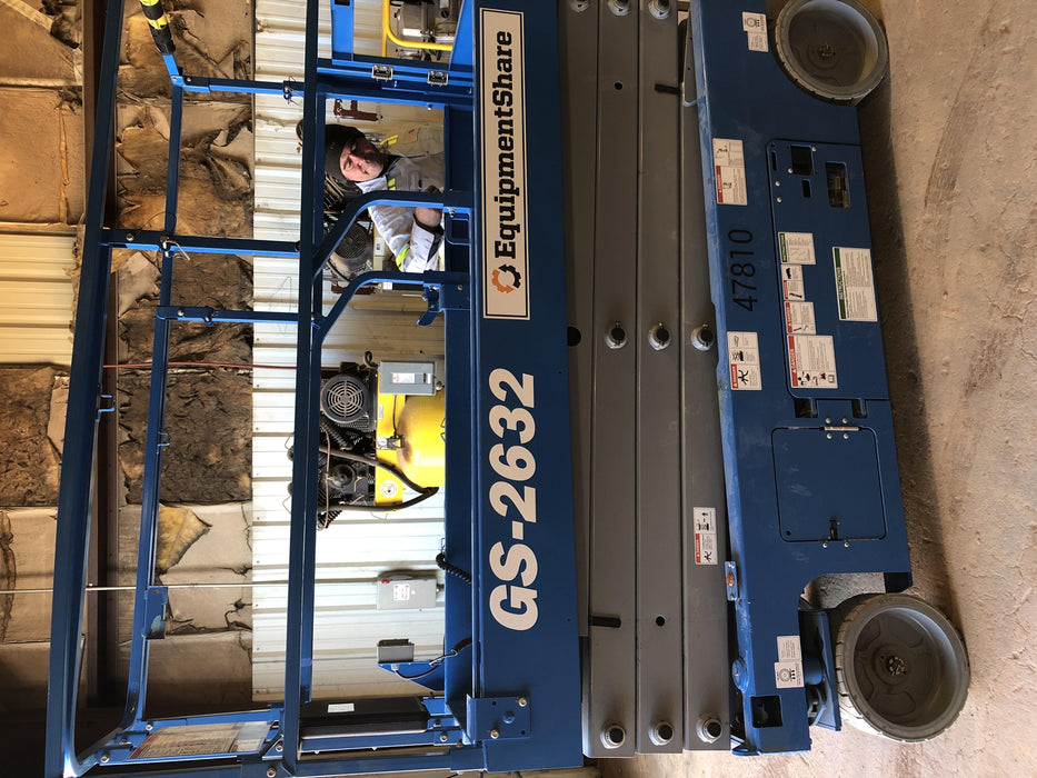 2019 Genie GS-2632 Folding rails with half height swing gate