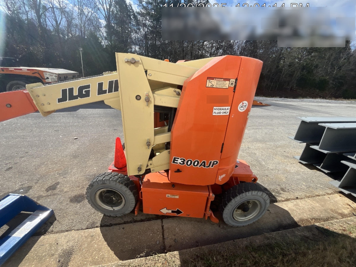 2019 JLG E300AJP